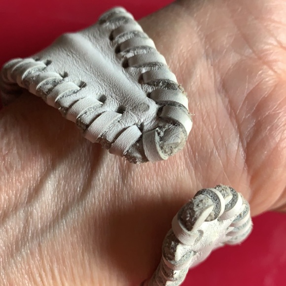 White leather adjustable cuff & ceramic Beads OOAK - Picture 5 of 7